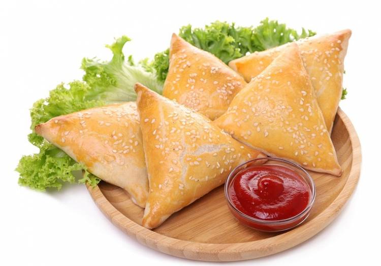  Insect-Infested Samosas: A Recurring Nightmare for Indian Consumers